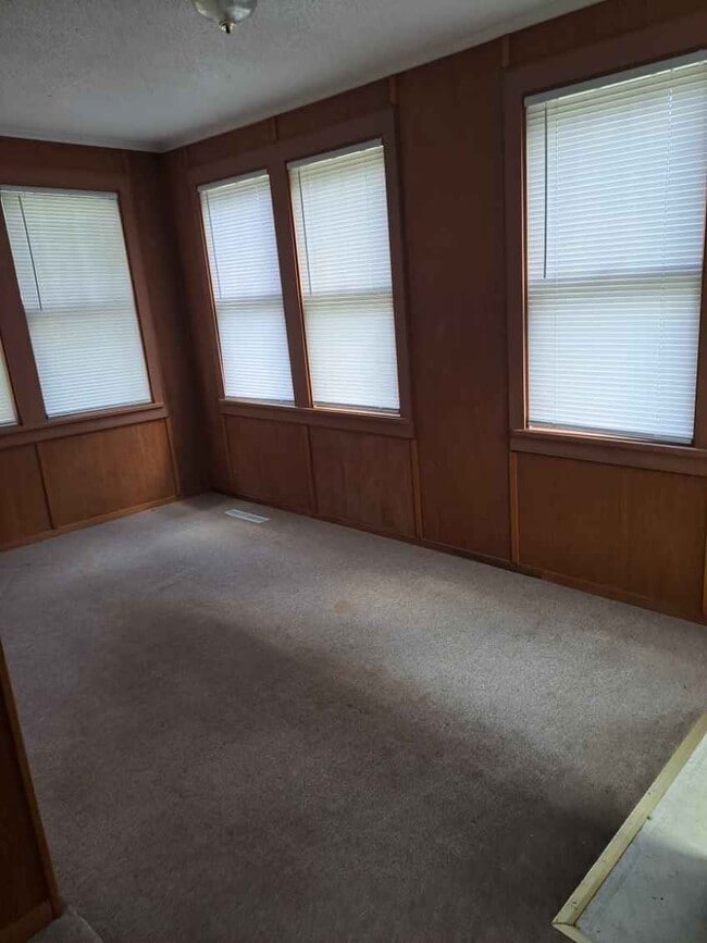 Building Photo - 114 W Garfield St