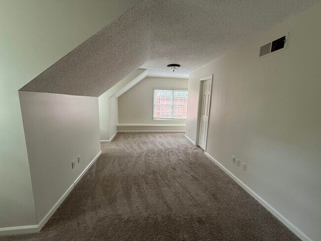 Building Photo - 3048 Sandy Creek Dr