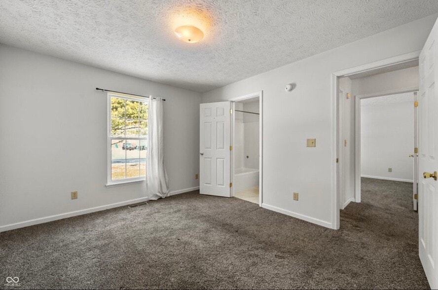 Building Photo - 810 W Gaston Dr