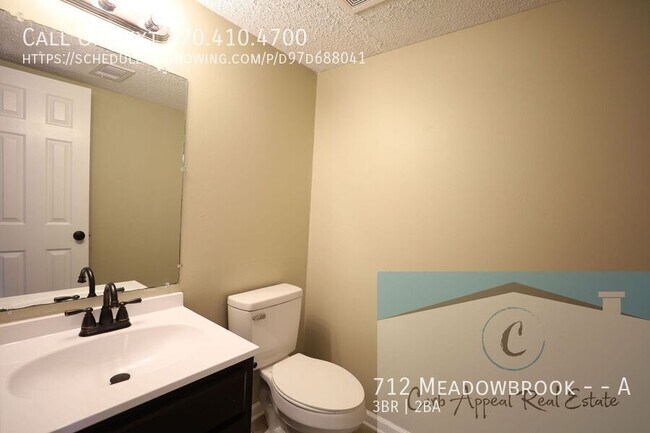 Building Photo - 712 Meadowbrook St