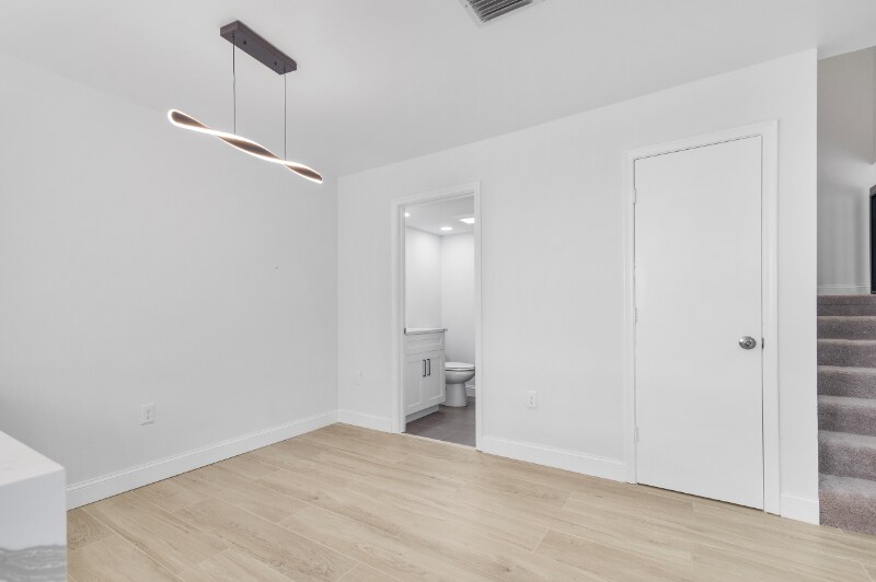 Building Photo - 2695 Albatross Rd N