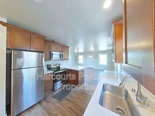 Building Photo - 1223 11th St