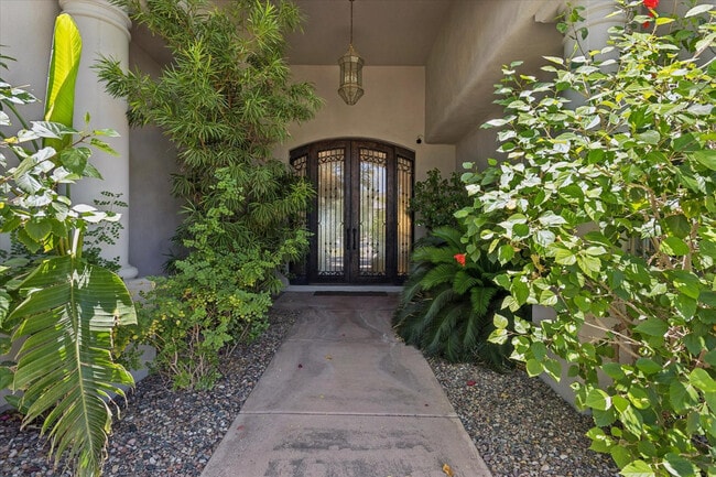 Building Photo - 10800 E Cactus Rd