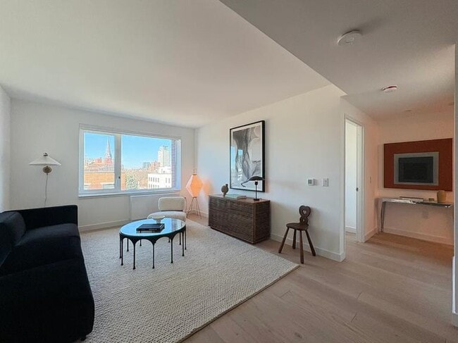 Building Photo - 1 bedroom in LONG ISLAND CITY NY 11101