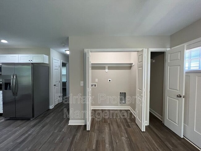 Building Photo - 223 N Briggs Ave