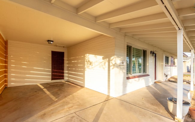 Building Photo - Freshly updated home near ASU - huge lot, ...