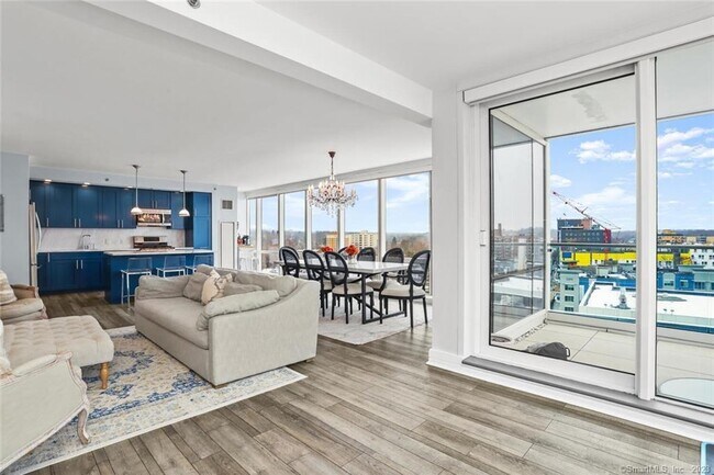 Building Photo - 1 Broad St