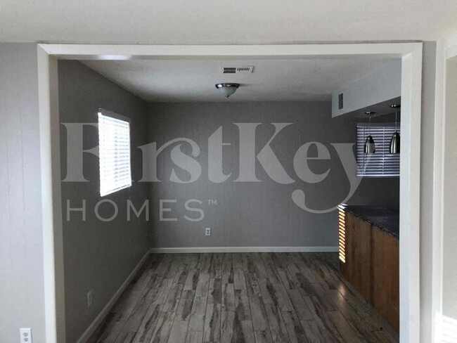 Building Photo - 8511 N 31st Ave