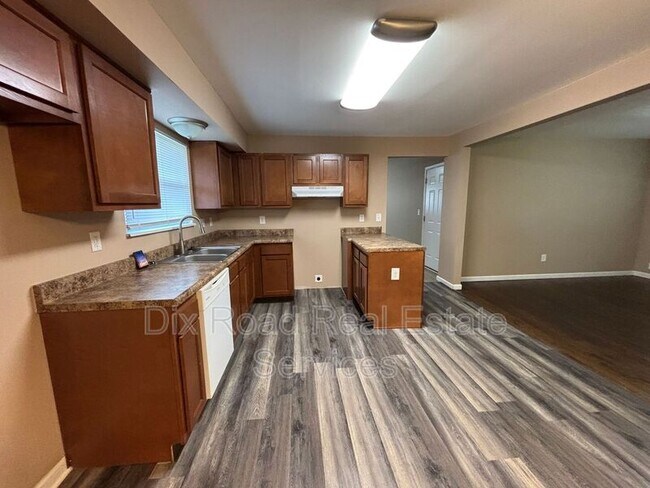 Building Photo - 601 Brelsford Ave