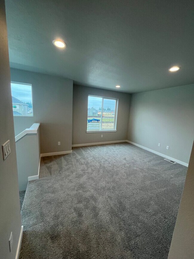 Building Photo - Brand New & Beautiful 2025 Holt Home !  Wa...