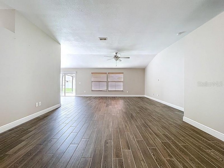 Building Photo - 2049 Darlington Oak Dr