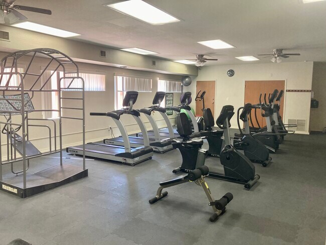 Building Photo - 4303 E Cactus Rd