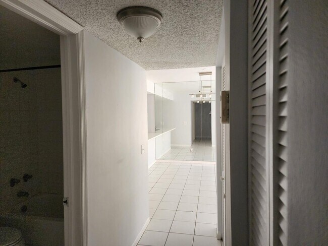 Building Photo - 176 Waterside Dr