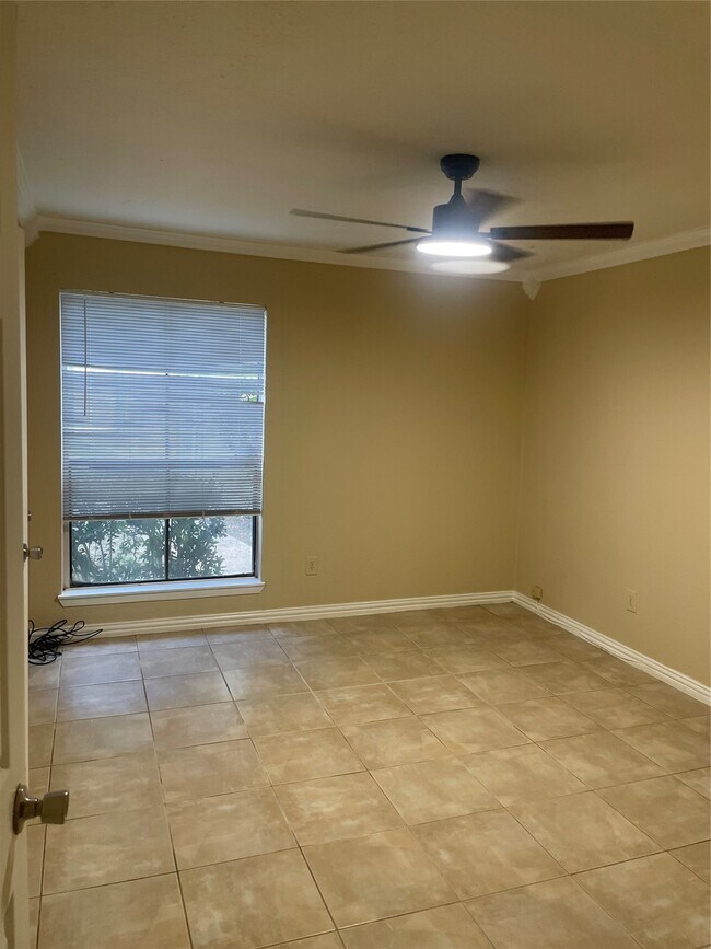 Building Photo - 17331 Red Oak Dr