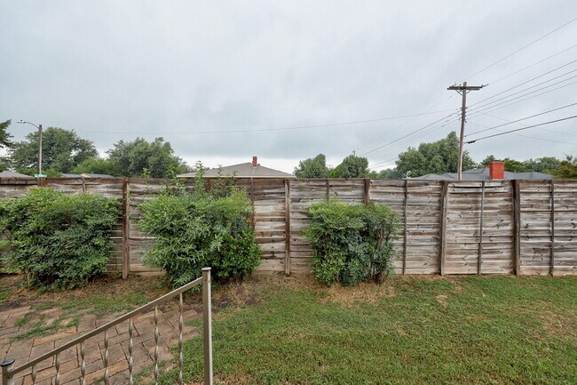 Building Photo - 4121 NW 20th St