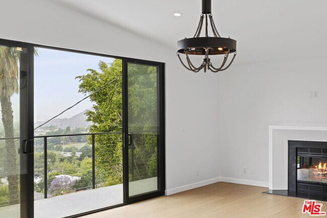 Building Photo - 105 Sequoia Dr