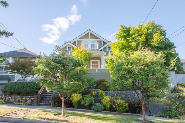Building Photo - 4Bd/2.75Ba Seattle House