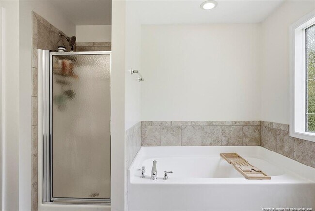 Building Photo - 142 Bluebonnet Oak Ct