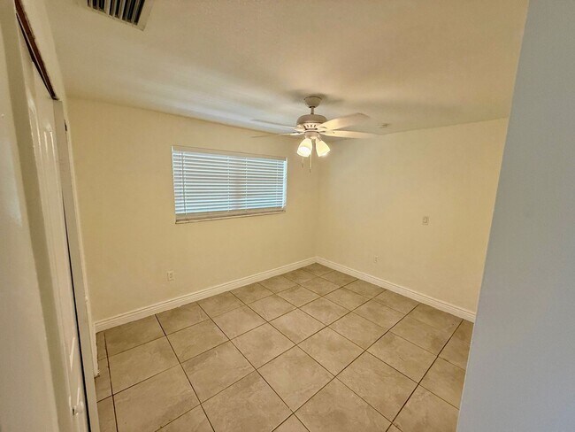 Building Photo - Ventura Blvd FTL 2633-2635