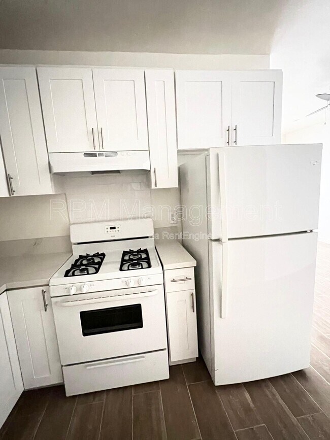 Building Photo - 619 Normandie Ave