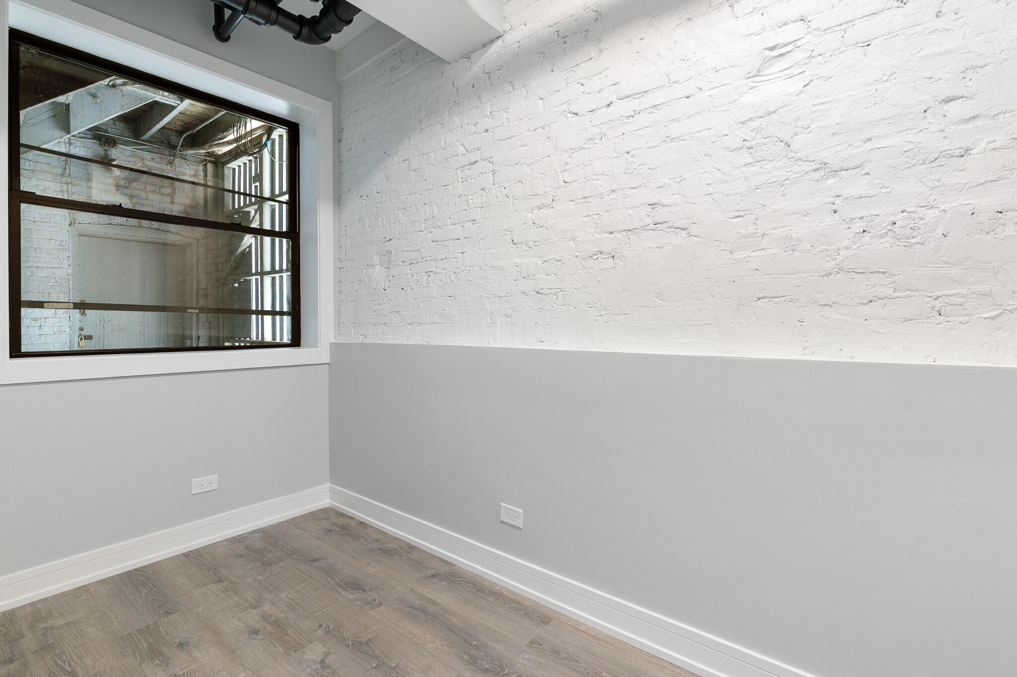 Building Photo - 7616 N Eastlake Ter