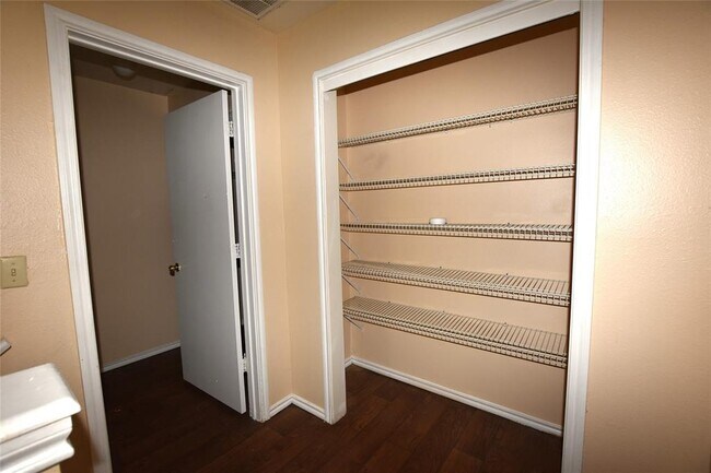 Building Photo - 904 Sagewood Trail