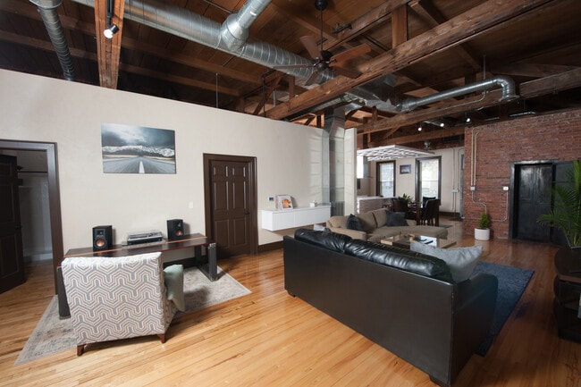 Building Photo - 2101 Beale Ave