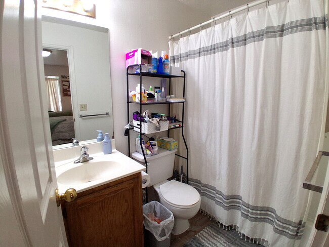 Building Photo - 565 N 300 E