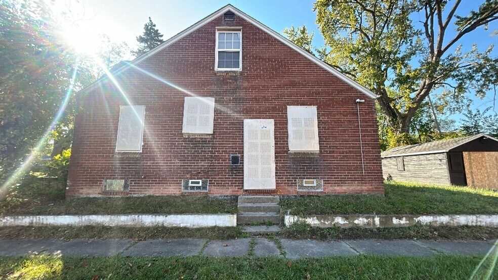 Building Photo - 14975 Hubbell Ave