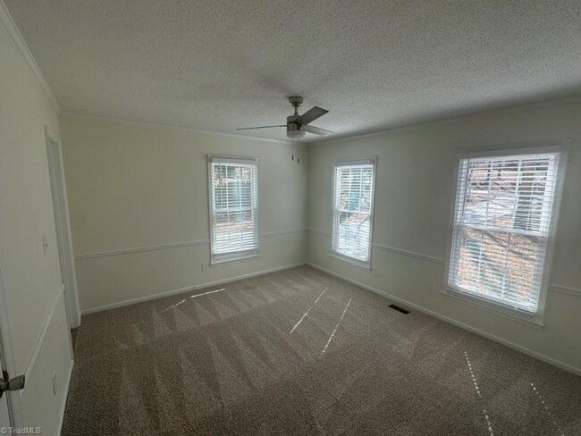 Building Photo - 1165 Lazyboy Ln