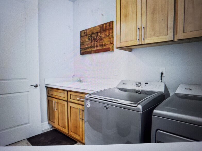 Building Photo - 1010 S 50th Ct