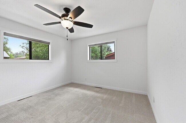 Building Photo - $2,595.95 - 3 Bed/2 Bath Home in Colorado Springs with Large backyard.