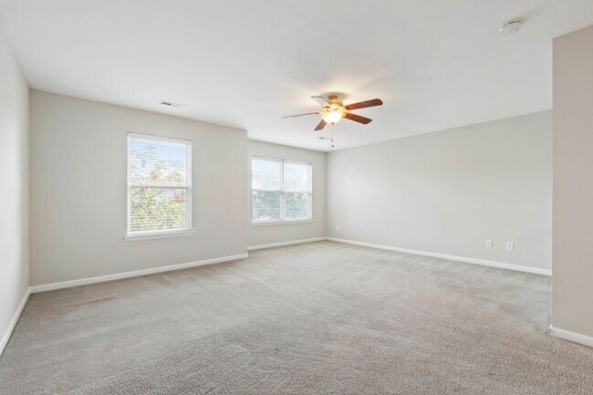 Building Photo - Gorgeous 3BR Townhome with Fresh Updates i...