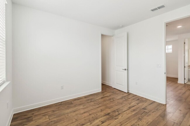 Building Photo - Beautiful Brand New 3/2.5 Home for Rent wi...