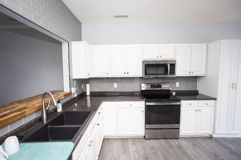 Building Photo - 2204 Savona Quay