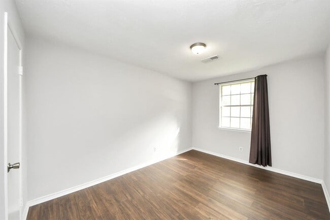 Building Photo - 15135 Chipman Ln.