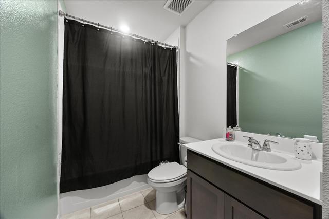 Building Photo - 701 Saddle Oak Ln