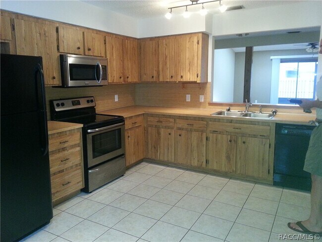 Building Photo - 210 Talmage Ave