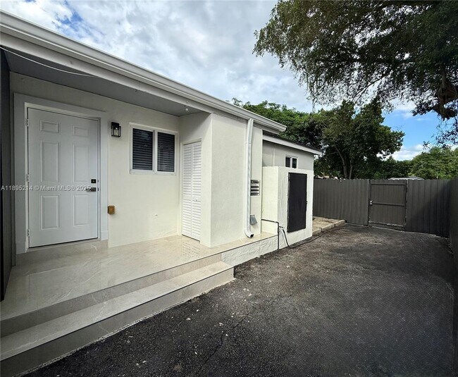 Primary Photo - 4315 NW 24th Ave