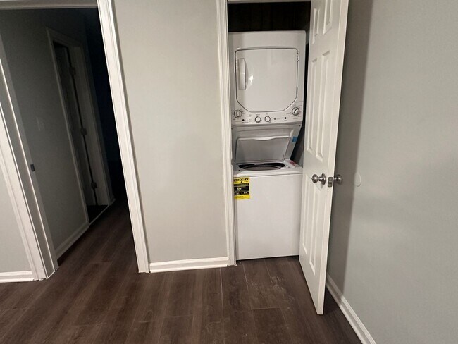 Building Photo - 4632 Hillside Rd SE