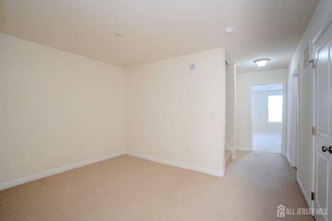 Building Photo - 16 Clover Ln