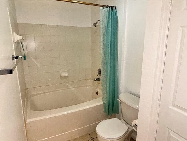 Building Photo - 533 NE 3rd Ave