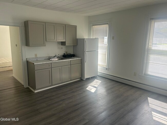Building Photo - 44 Montcalm St