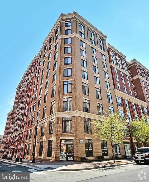 Building Photo - 1220 N Fillmore St