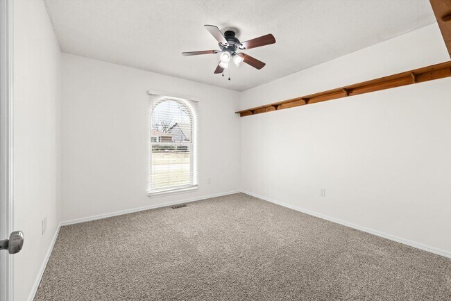 Building Photo - Updated Edmond 3BR Home – Walk to Orvis Risner Elementary – Easy OKC Commute