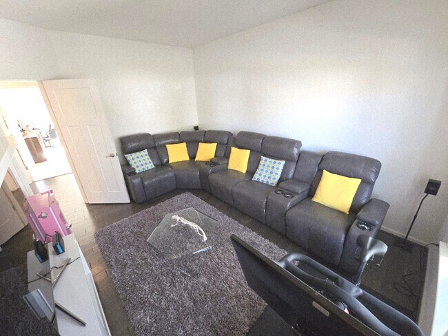 Building Photo - 1129 Flower St