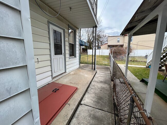 Building Photo - 260 S 6th St