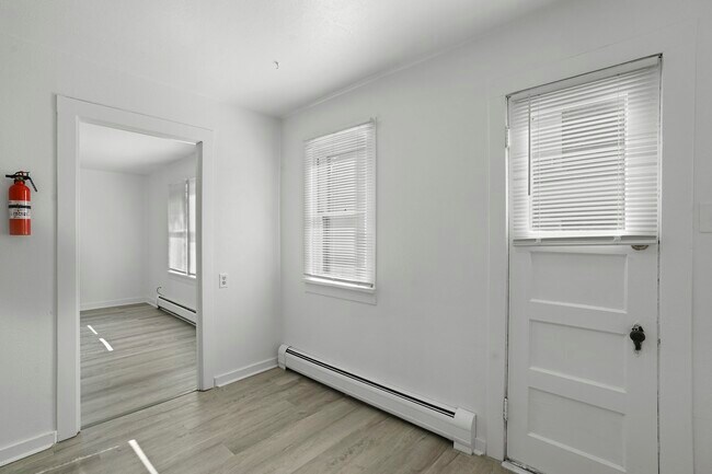 Building Photo - 1034 Pleasant Street, Unit A