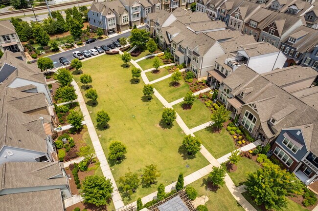Building Photo - 1032 Moorewood Ln S E