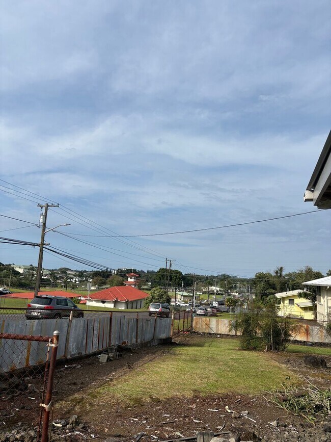 Building Photo - Beautiful 2 bedroom, 1.5 bath located in central Hilo town